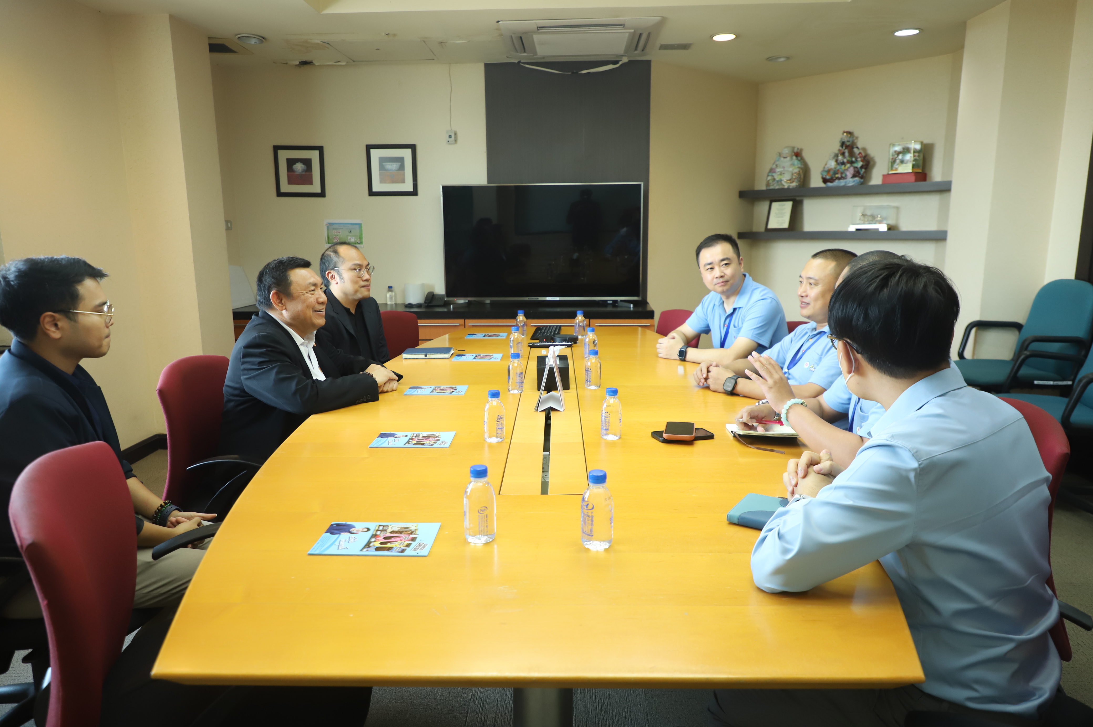 title - เลขาฯ ส.ป.ก. หารือเครือข่ายยักษ์ใหญ่ แก้ปม “น้ำนม” อัปเกรดรายได้เกษตรกรในเขตปฏิรูปที่ดิน